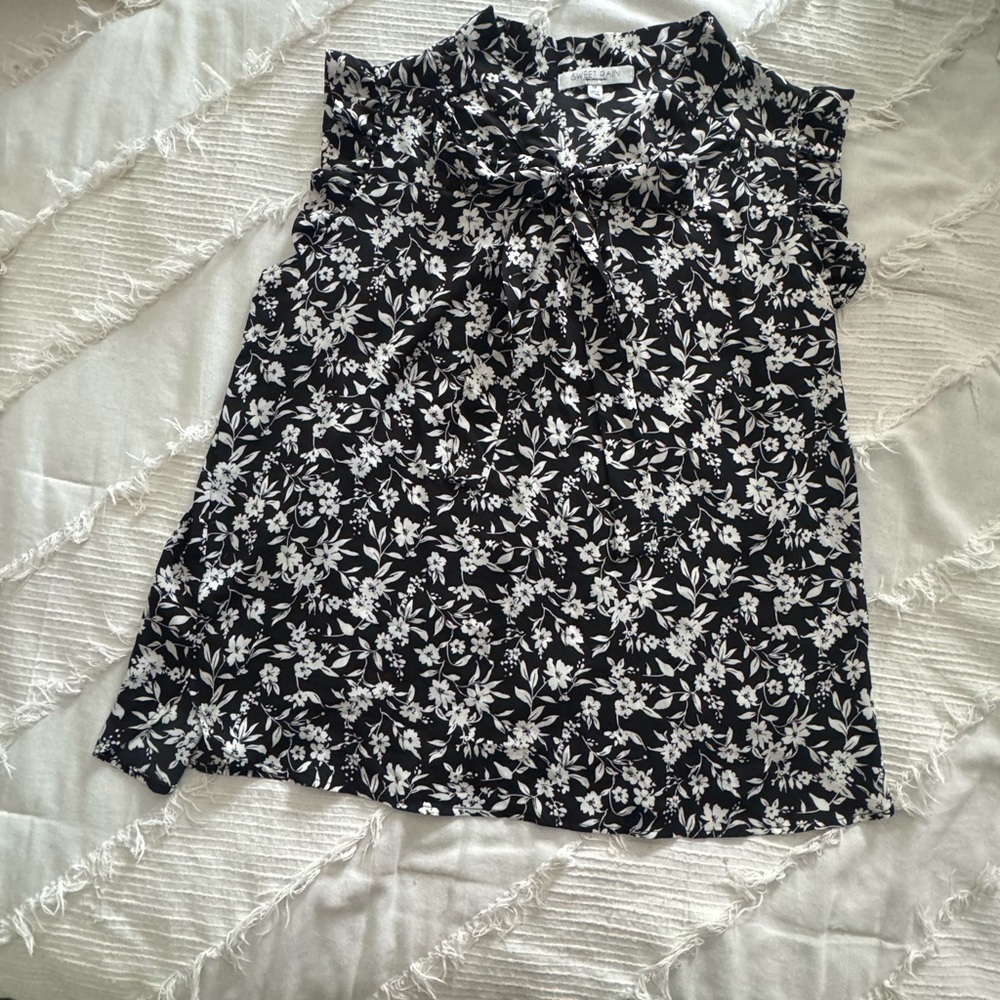 Sweet Rain Black & White Floral Tie-Neck Camisole